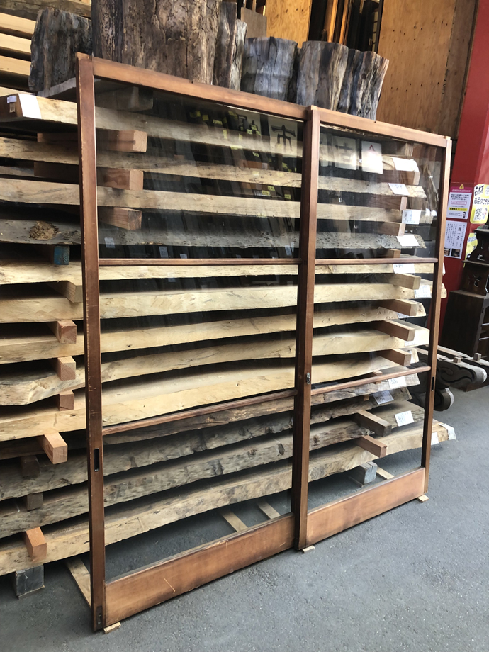 古建具（ガラス戸）の古材