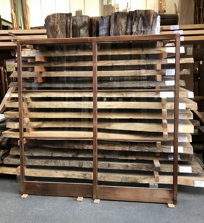 古建具（ガラス戸）の古材