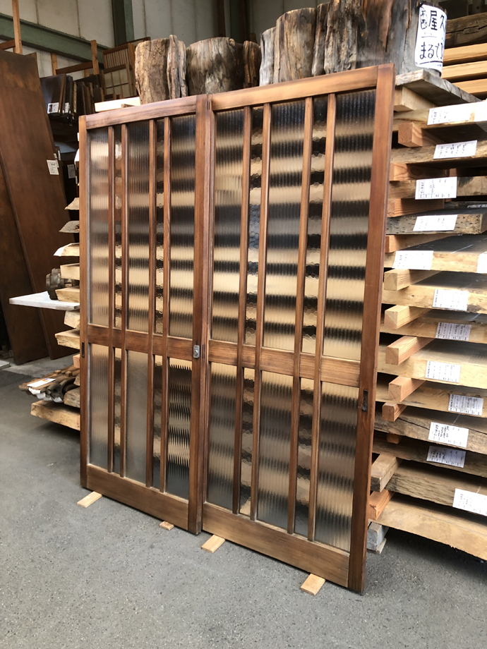 古建具（ガラス戸）の古材