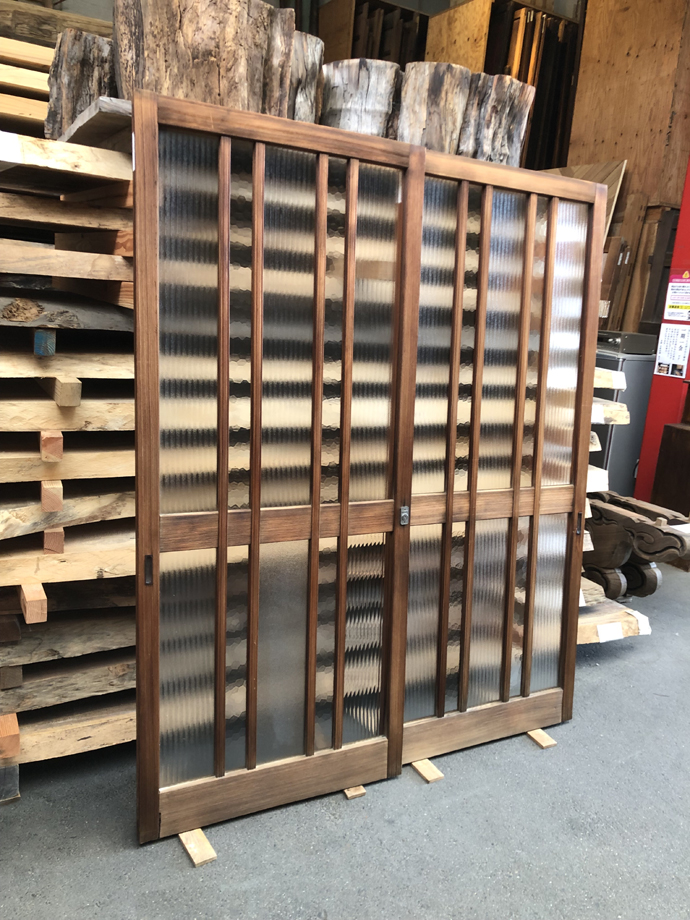 古建具（ガラス戸）の古材