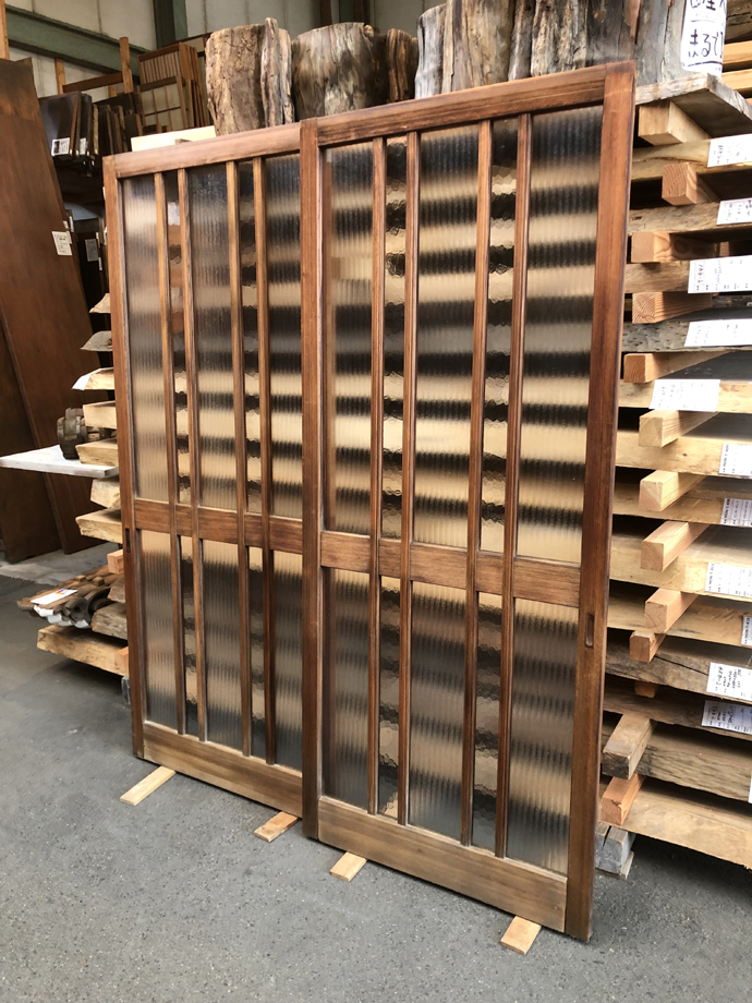 古建具（ガラス戸）の古材