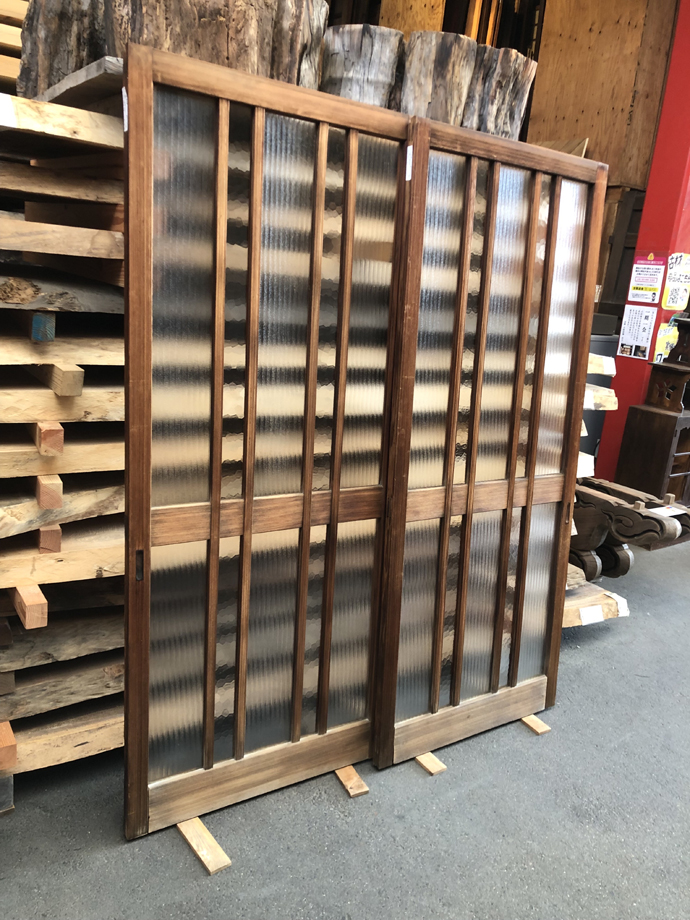古建具（ガラス戸）の古材