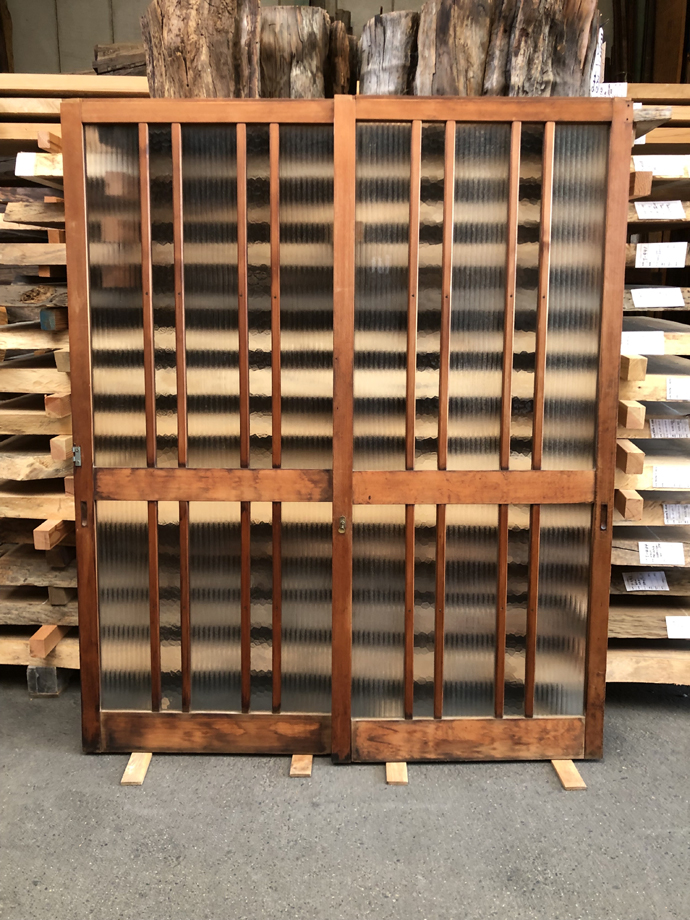 古建具（ガラス戸）の古材