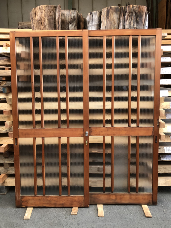 古建具（ガラス戸）の古材