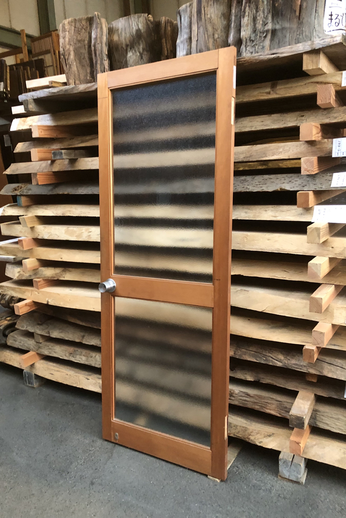 古建具（ガラス戸）の古材