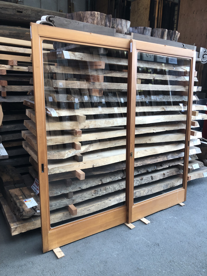 古建具（ガラス戸）の古材