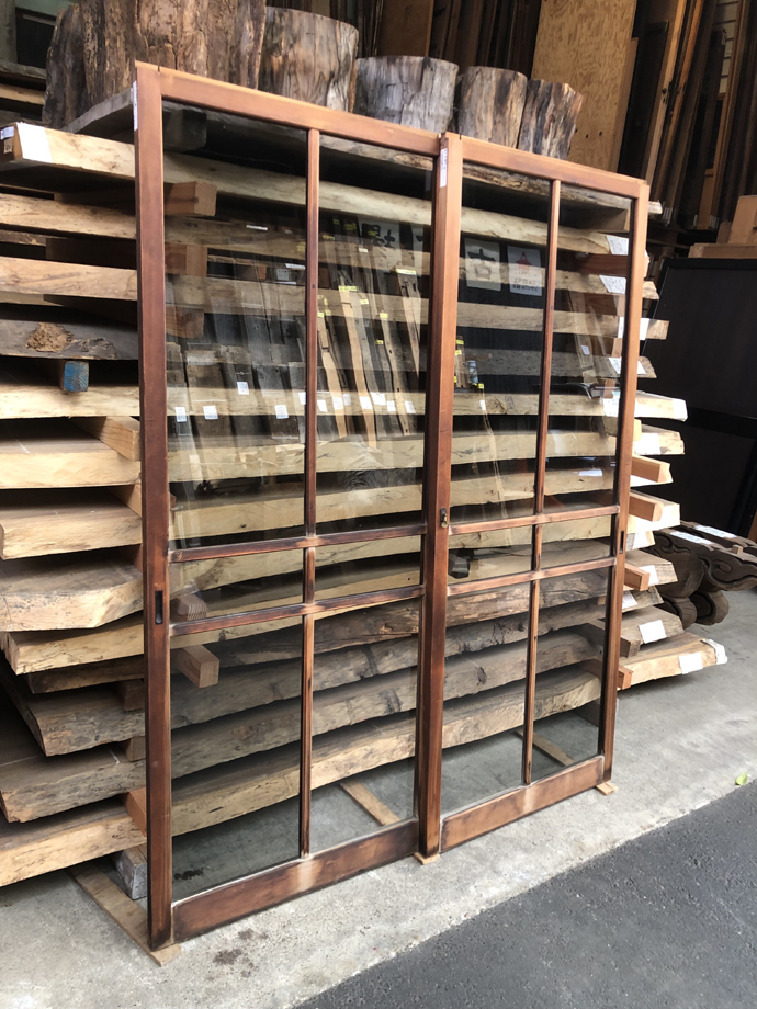 古建具（ガラス戸）の古材