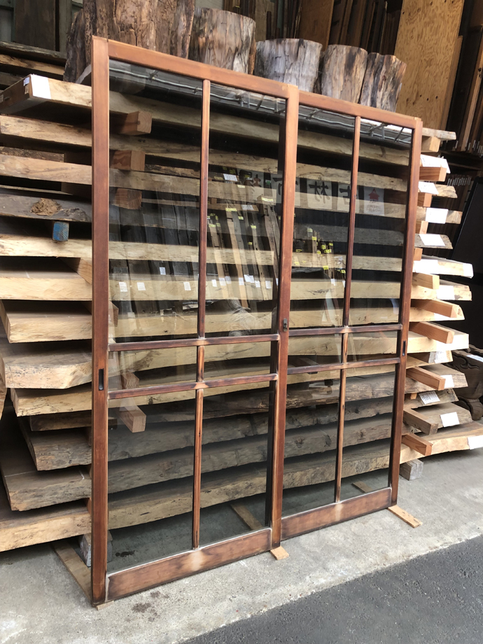 古建具（ガラス戸）の古材