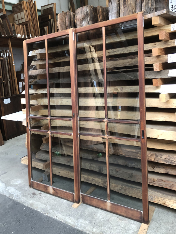 古建具（ガラス戸）の古材