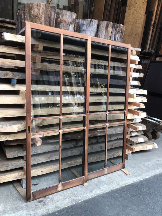古建具（ガラス戸）の古材