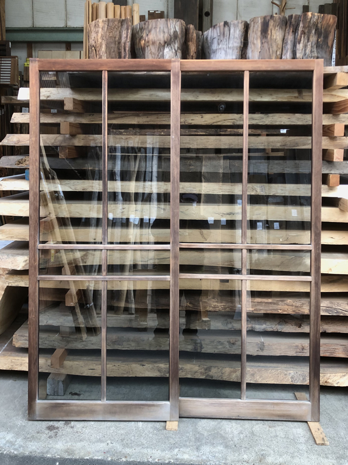 古建具（ガラス戸）の古材