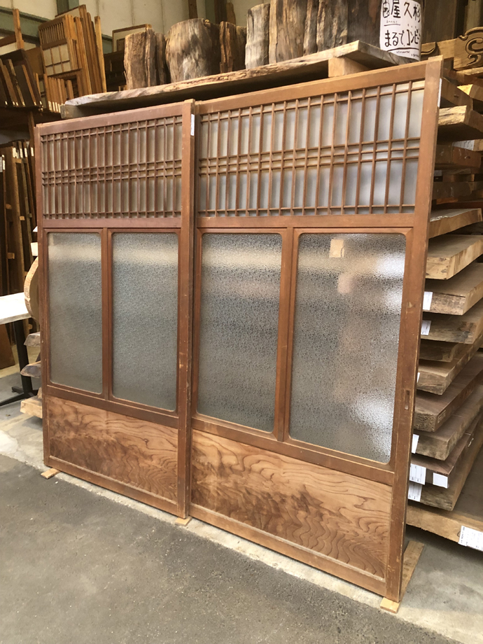古建具（ガラス戸）の古材