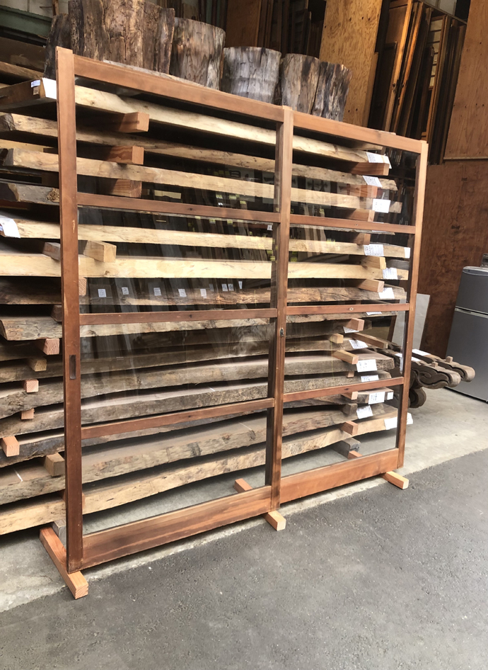 古建具（ガラス戸）の古材