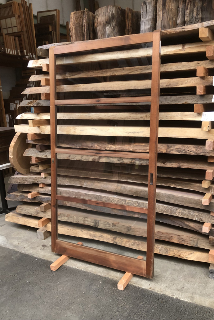 古建具（ガラス戸）の古材