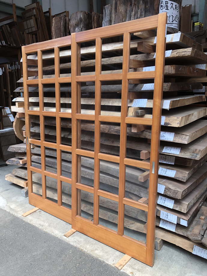 古建具（ガラス戸）の古材
