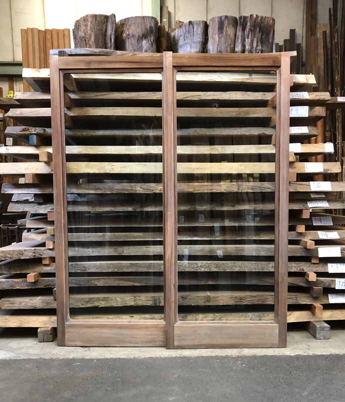 古建具（ガラス戸）の古材
