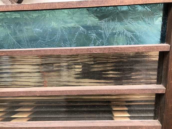 古建具（小型ガラス戸）の古材