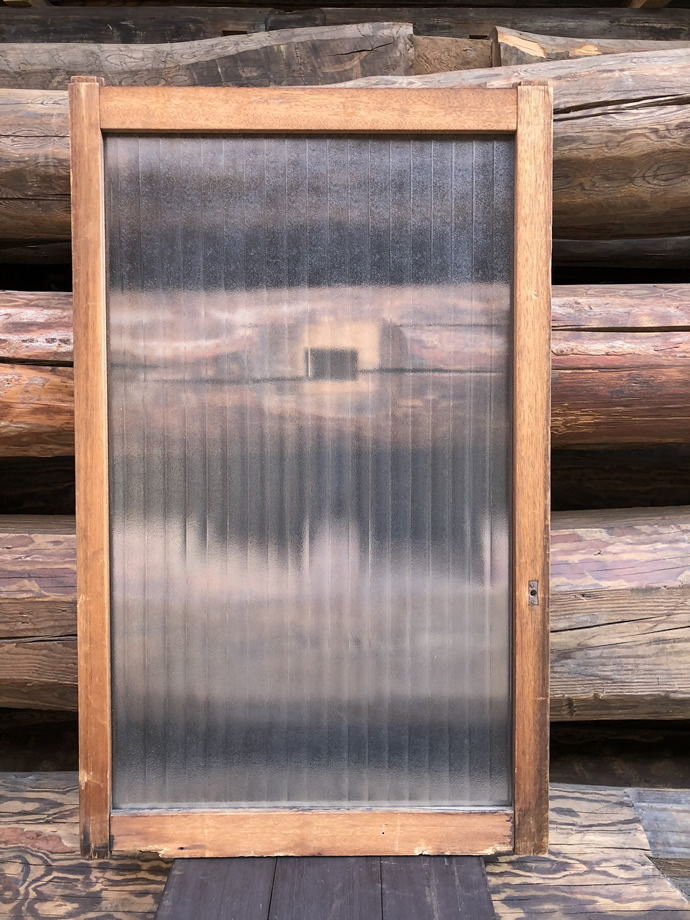 古建具（小型ガラス戸）の古材