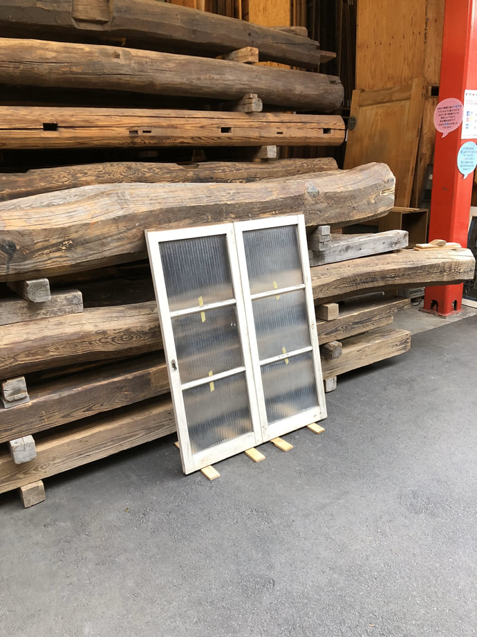 古建具（小型ガラス戸）の古材