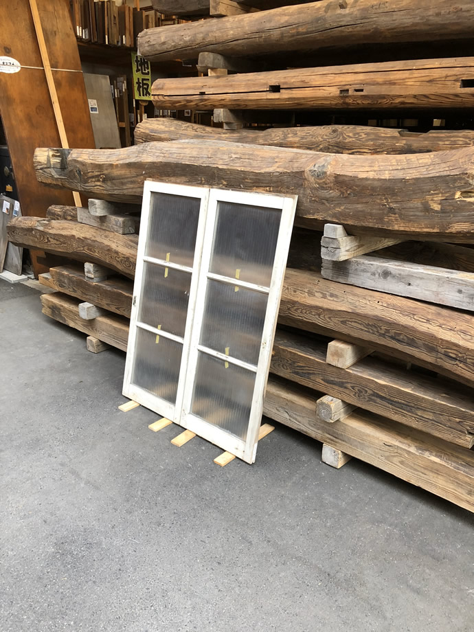 古建具（小型ガラス戸）の古材